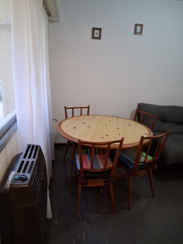 Sarmiento 2239 . Departamento de 1 ambiente lateral con muebles