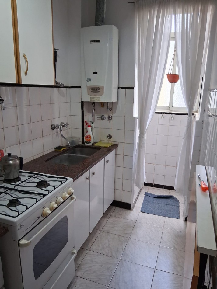 Sarmiento 2239 . Departamento de 1 ambiente lateral con muebles
