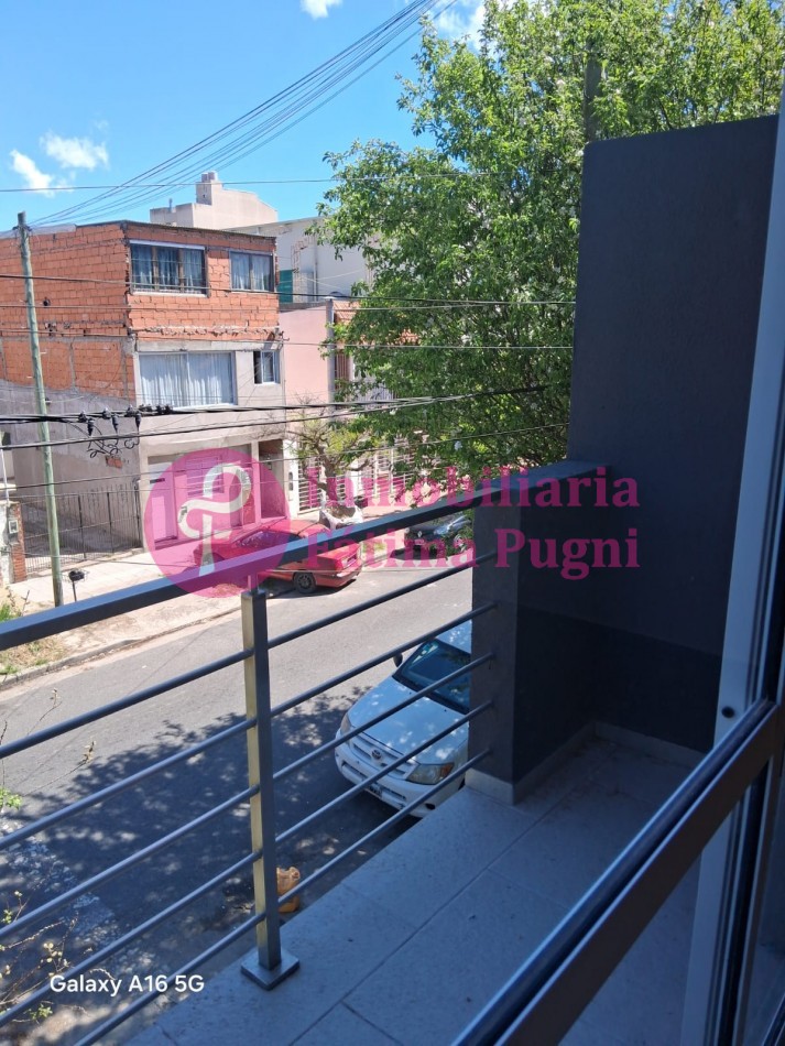 Ph 2 ambientes en duplex primer piso x escalera, a la calle- A estrenar-