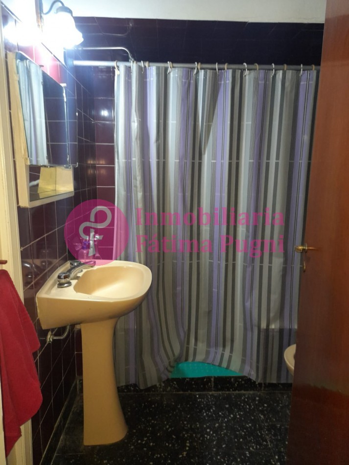Don Bosco al 200. Solido chalet 3 amb con dependencia, garage y patio con quincho