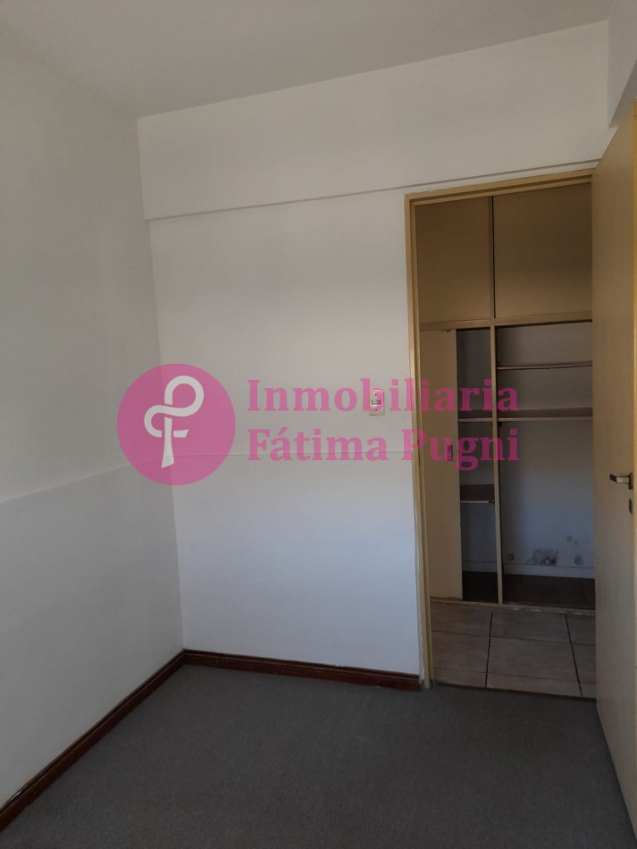 Alquiler 24 m- 11 de Septiembre y Salta - Departamento 3 ambientes a la calle con balcon. Sin muebles
