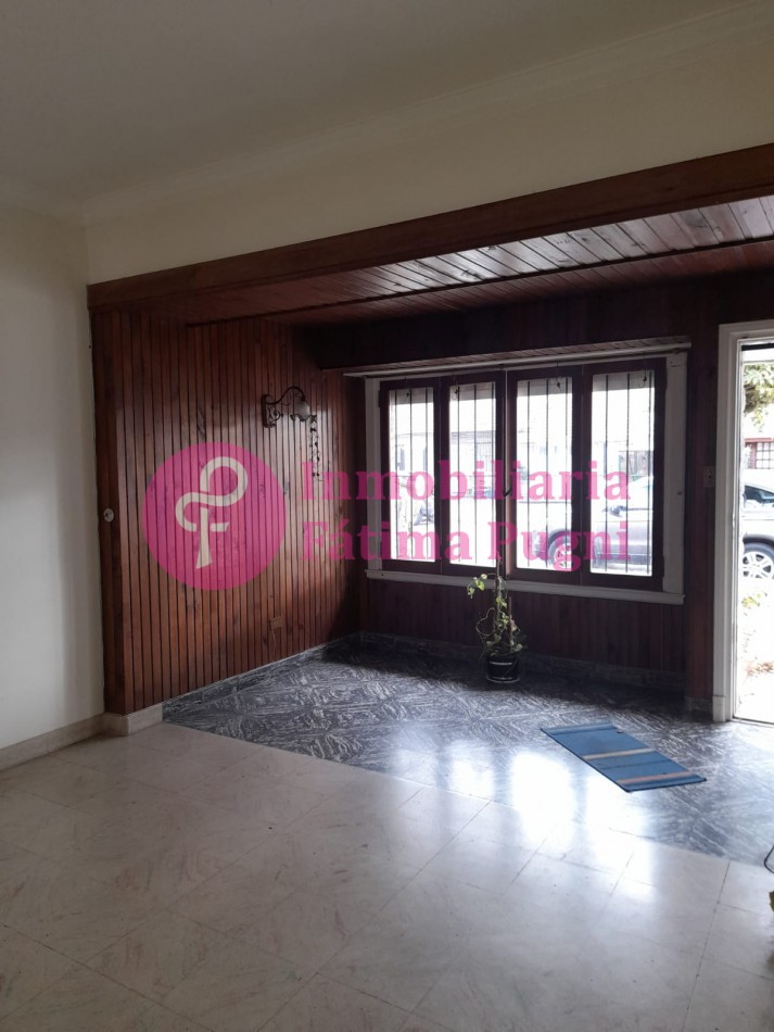 Don Bosco al 200. Solido chalet 3 amb con dependencia, garage y patio con quincho