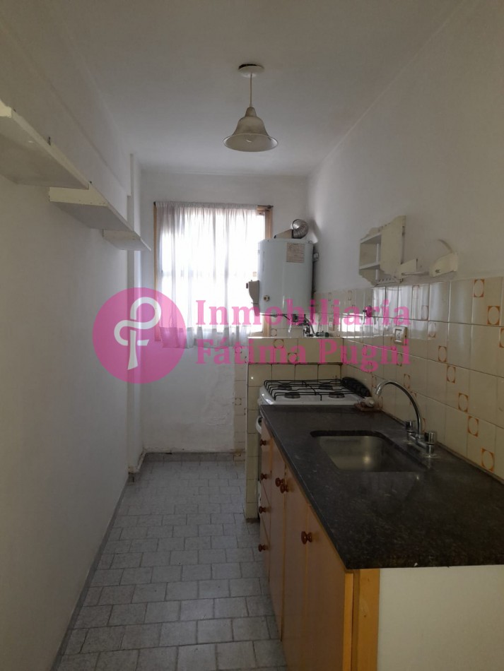 Alquiler 24 m- 11 de Septiembre y Salta - Departamento 3 ambientes a la calle con balcon. Sin muebles
