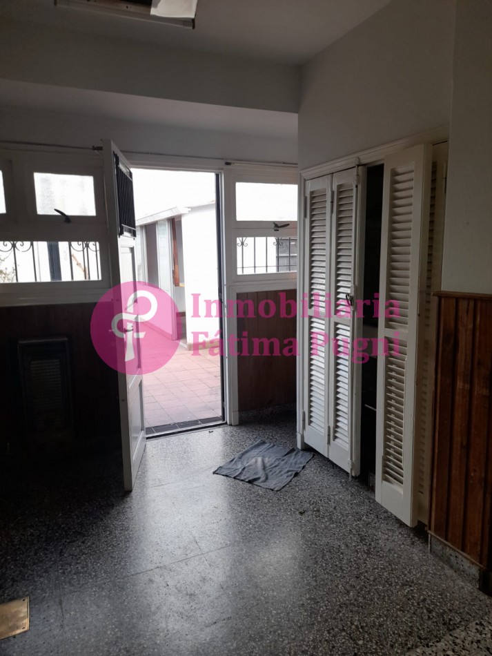 Don Bosco al 200. Solido chalet 3 amb con dependencia, garage y patio con quincho