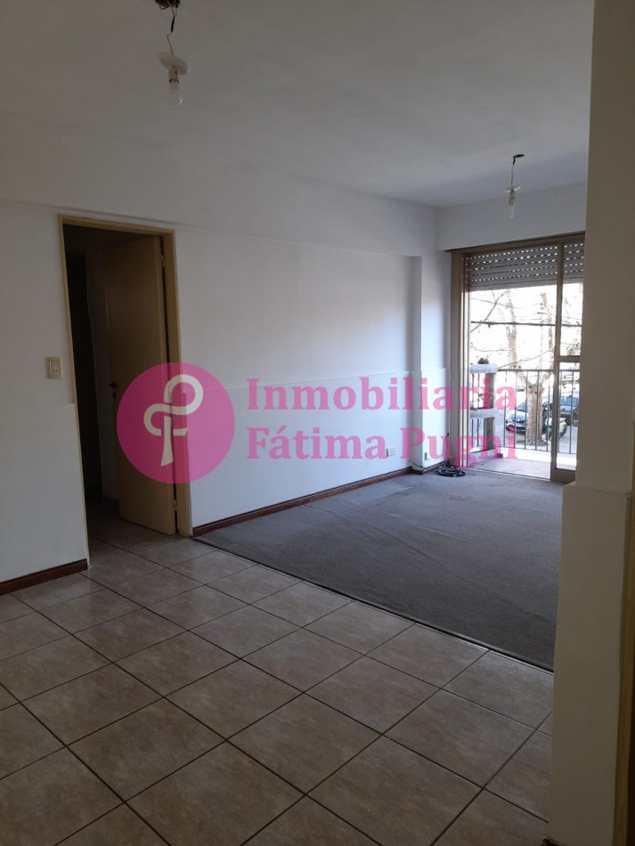 Alquiler 24 m- 11 de Septiembre y Salta - Departamento 3 ambientes a la calle con balcon. Sin muebles