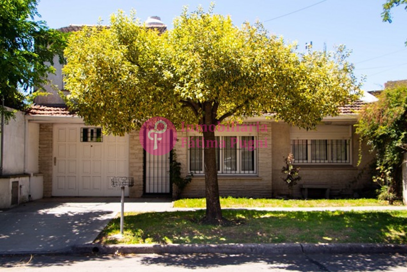 Don Bosco al 200. Solido chalet 3 amb con dependencia, garage y patio con quincho