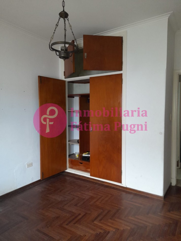 Don Bosco al 200. Solido chalet 3 amb con dependencia, garage y patio con quincho