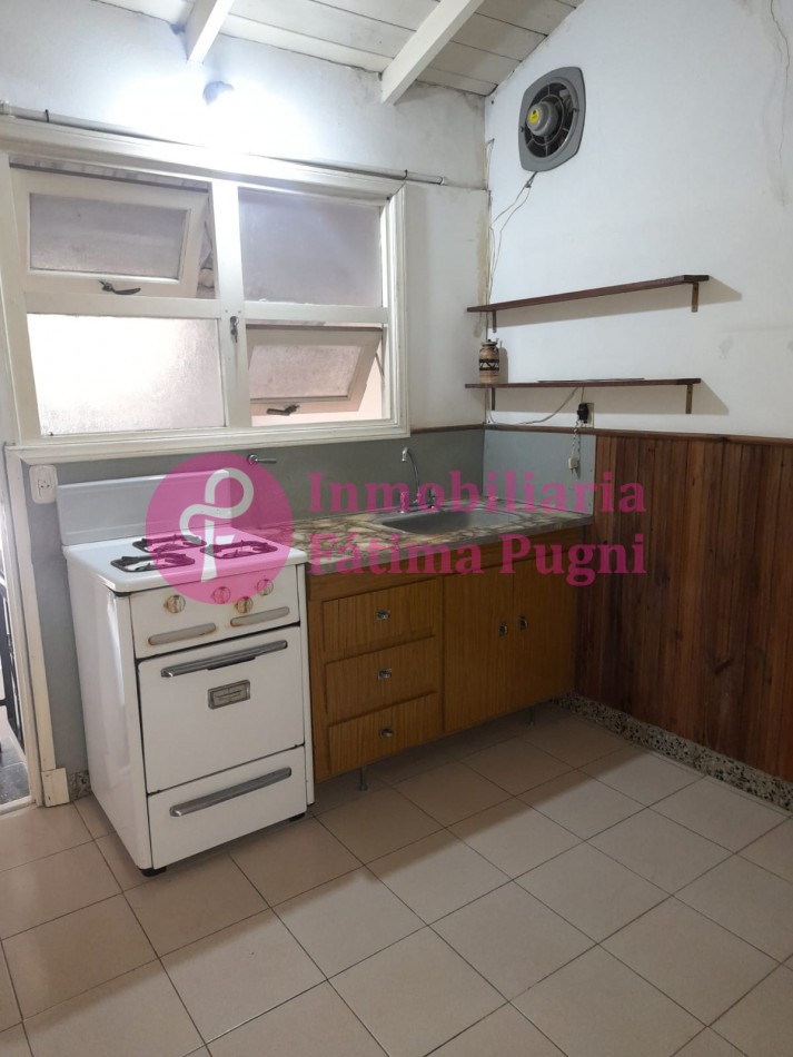 Don Bosco al 200. Solido chalet 3 amb con dependencia, garage y patio con quincho
