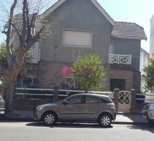 Salta y Balcarce. Departamento 3 ambientes planta baja con patio