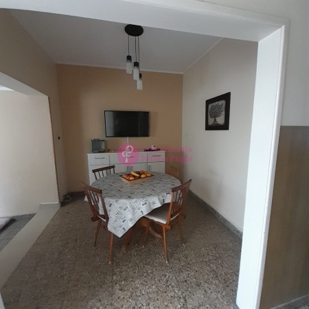 Salta y Balcarce. Departamento 3 ambientes planta baja con patio