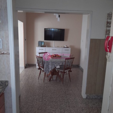 Salta y Balcarce. Departamento 3 ambientes planta baja con patio