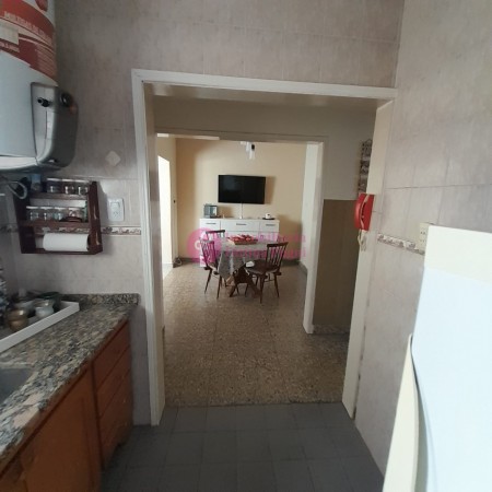 Salta y Balcarce. Departamento 3 ambientes planta baja con patio