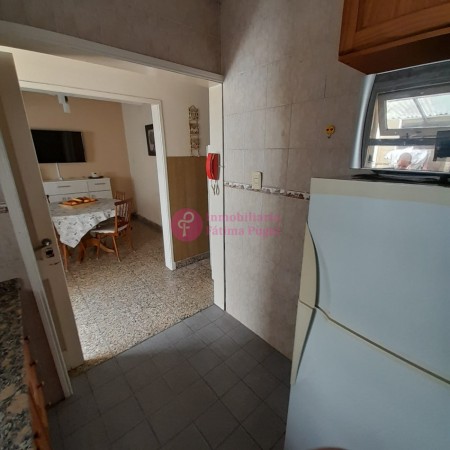 Salta y Balcarce. Departamento 3 ambientes planta baja con patio