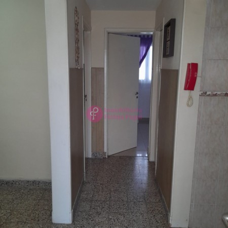 Salta y Balcarce. Departamento 3 ambientes planta baja con patio