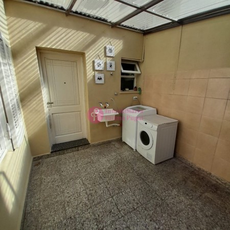 Salta y Balcarce. Departamento 3 ambientes planta baja con patio