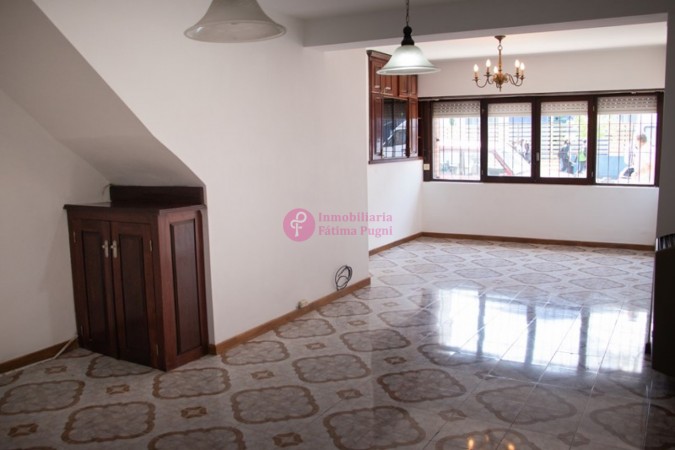 9 de Julio y Dorrego. Casa 3 amb con garage en ph al frente