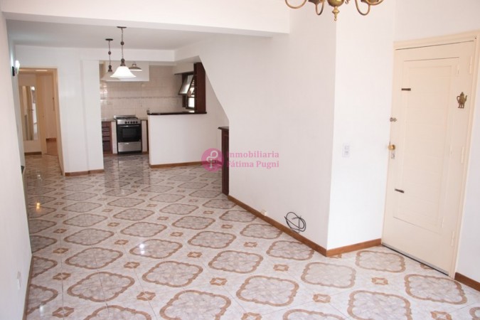 9 de Julio y Dorrego. Casa 3 amb con garage en ph al frente