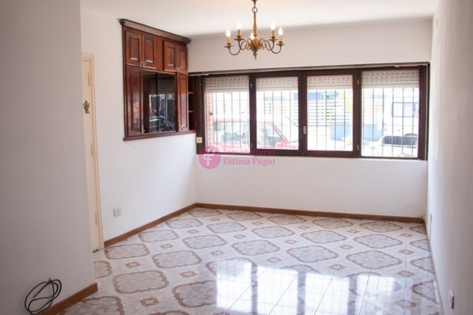 9 de Julio y Dorrego. Casa 3 amb con garage en ph al frente