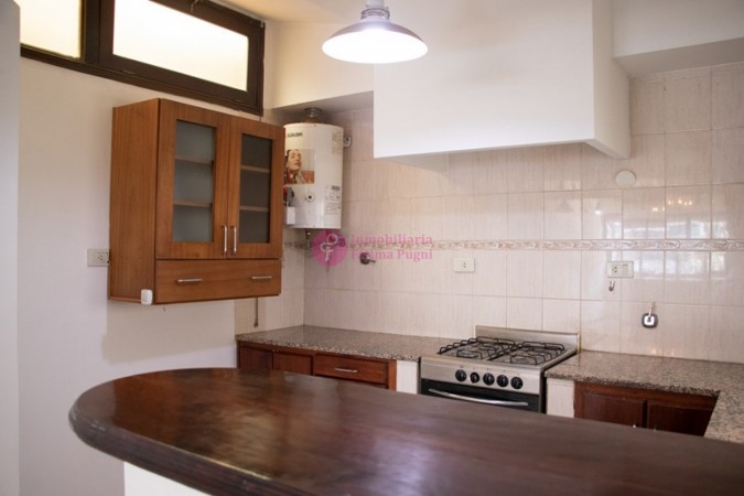 9 de Julio y Dorrego. Casa 3 amb con garage en ph al frente