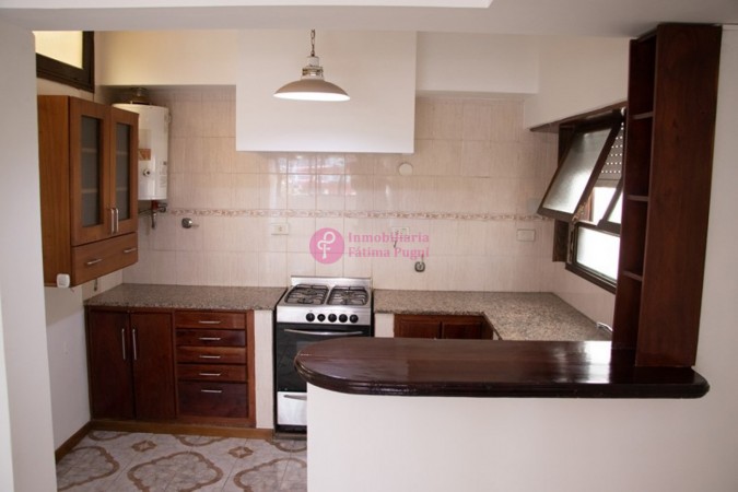 9 de Julio y Dorrego. Casa 3 amb con garage en ph al frente