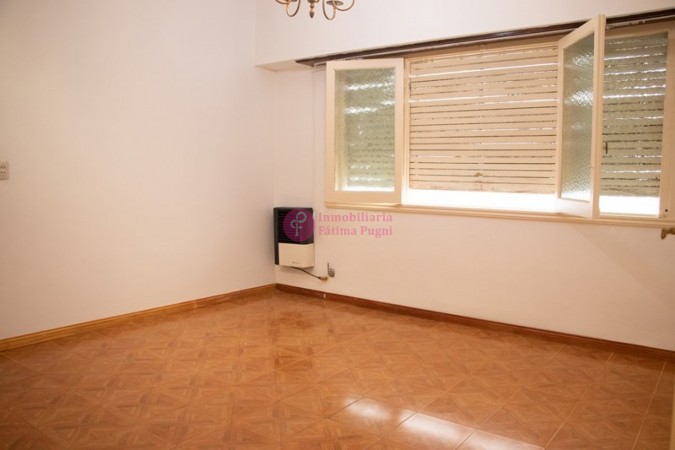 9 de Julio y Dorrego. Casa 3 amb con garage en ph al frente