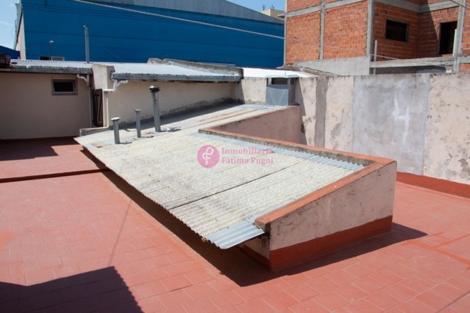 9 de Julio y Dorrego. Casa 3 amb con garage en ph al frente