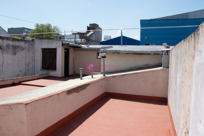 9 de Julio y Dorrego. Casa 3 amb con garage en ph al frente