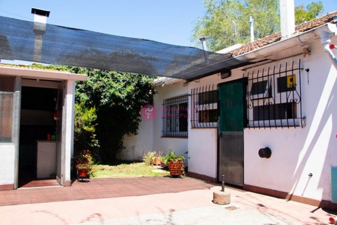 Don Bosco al 200. Solido chalet 3 amb con dependencia, garage y patio con quincho