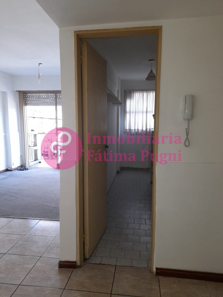 Alquiler 24 m- 11 de Septiembre y Salta - Departamento 3 ambientes a la calle con balcon. Sin muebles