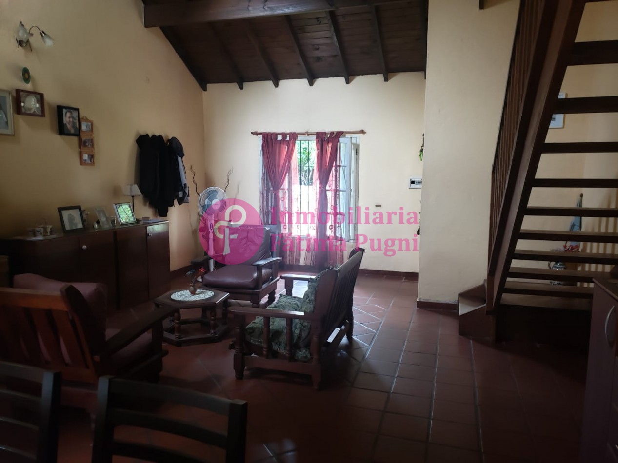 Chalet 4 ambientes , entrada de autos y parque
