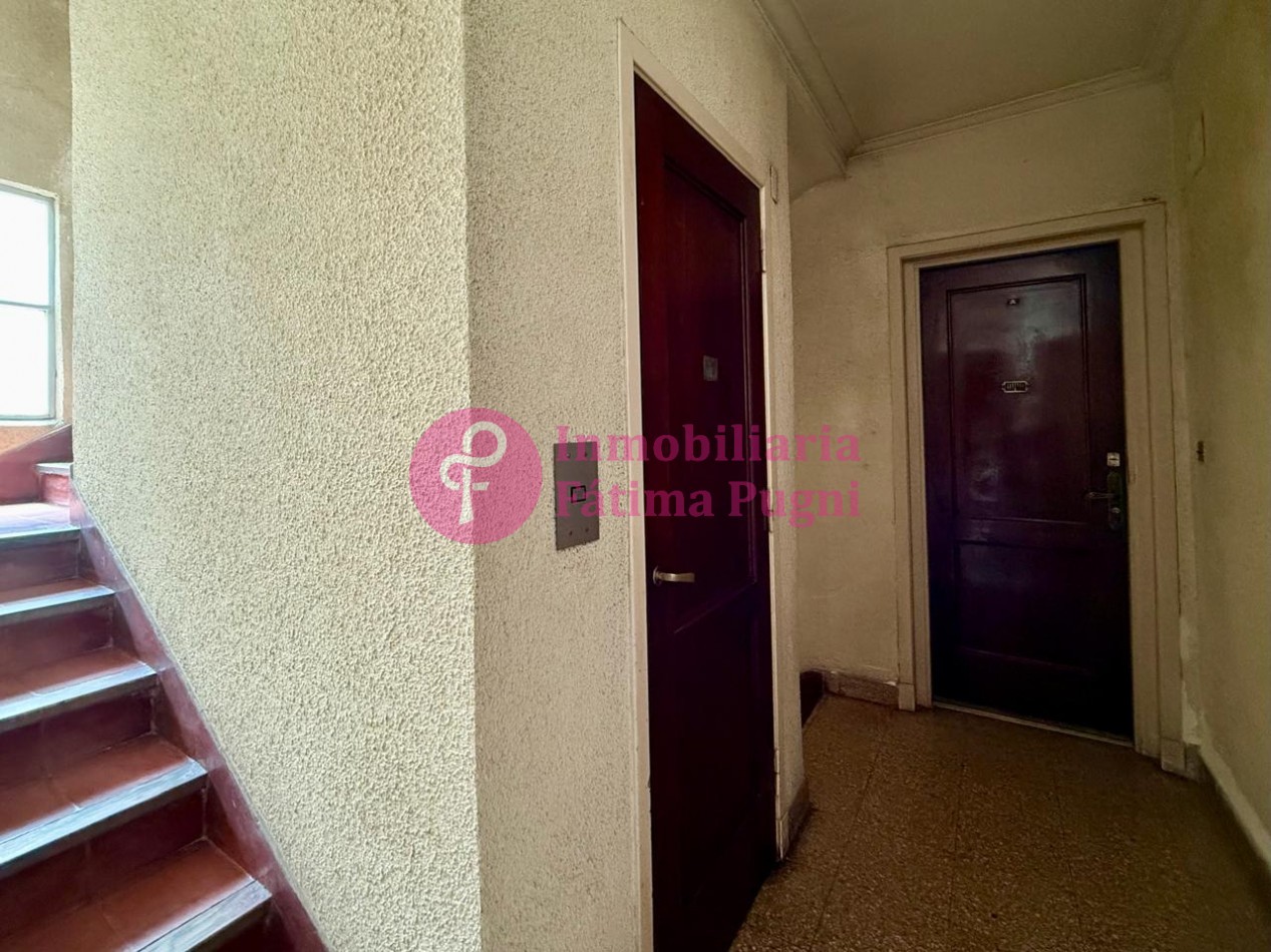 Semipiso 3 ambientes con dependencia de servicio - contrafrente- Muy luminoso, buen estado