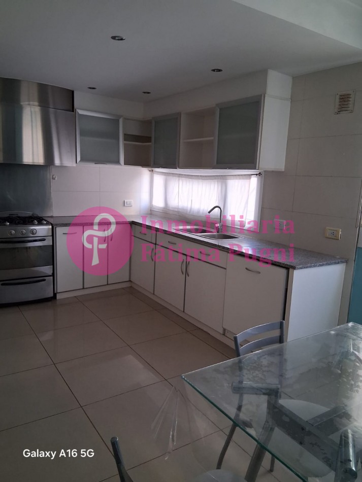 Piso 4 ambientes con cochera, amoblado. Avenida Colon 1105