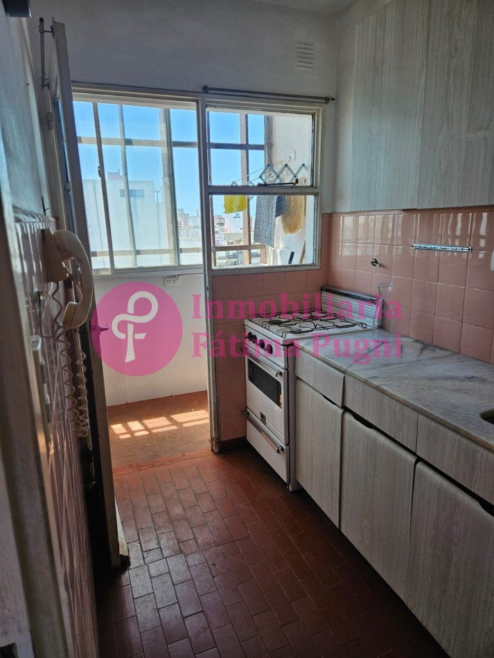 11 de Septiembre e Independencia Departamento 2 ambientes a la calle, con balcon. 2 baños, Muy buen estado 