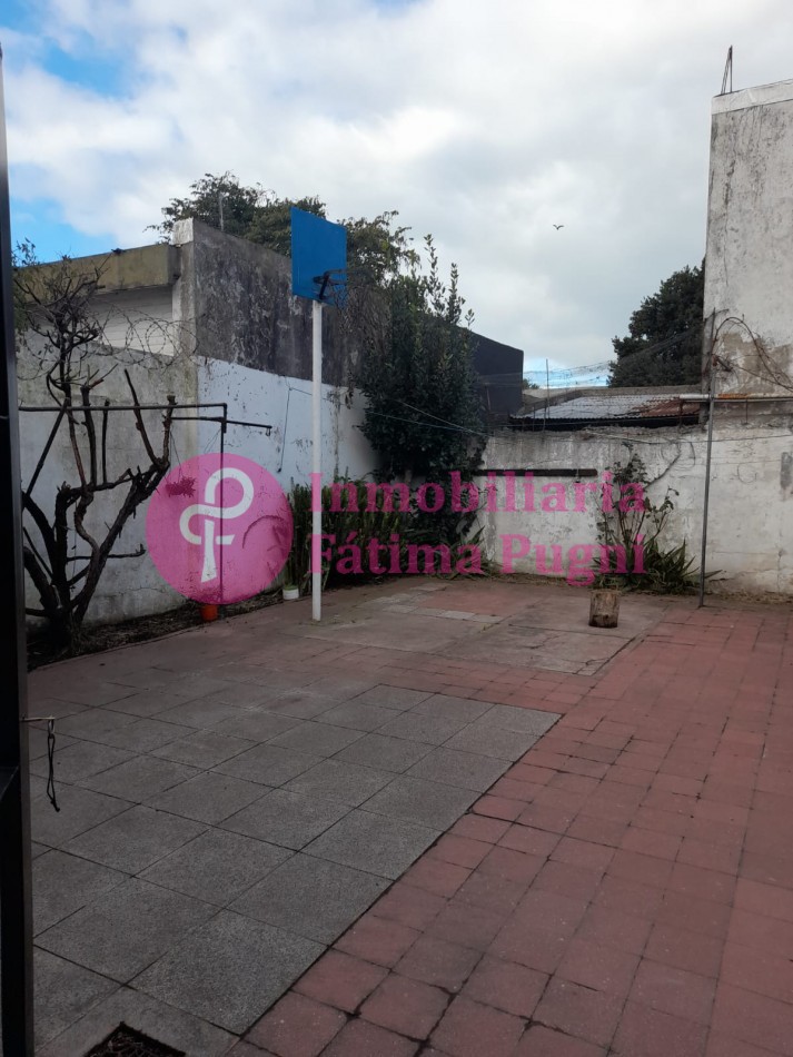 Don Bosco al 200. Solido chalet 3 amb con dependencia, garage y patio con quincho