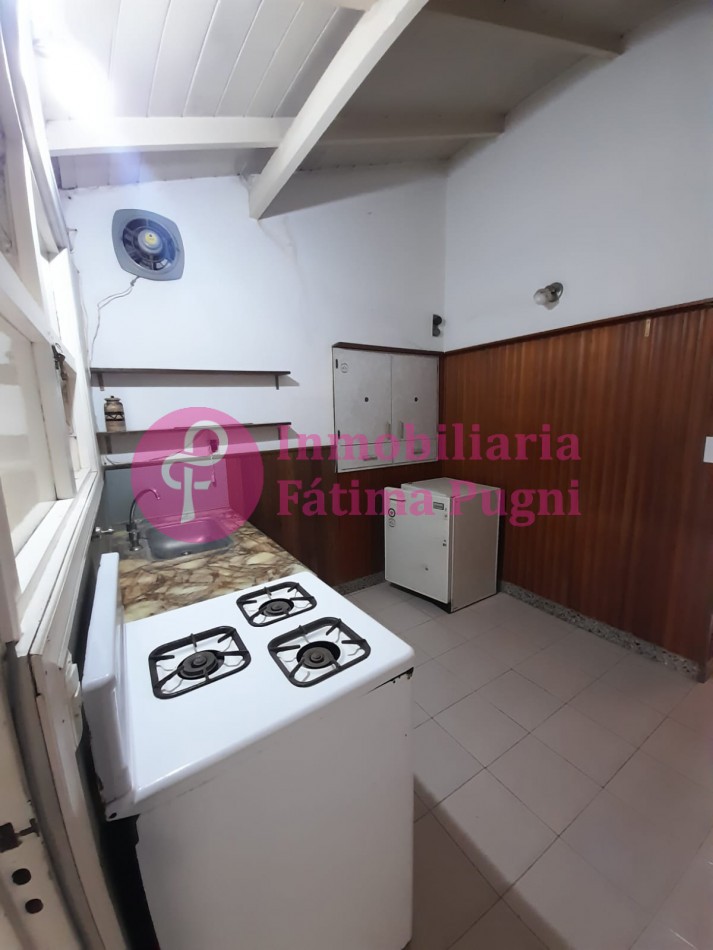 Don Bosco al 200. Solido chalet 3 amb con dependencia, garage y patio con quincho