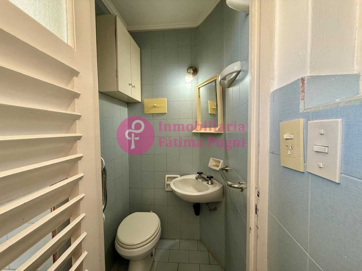 Semipiso 3 ambientes con dependencia de servicio - contrafrente- Muy luminoso, buen estado