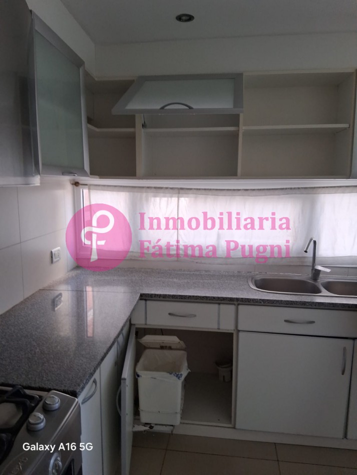 Piso 4 ambientes con cochera, amoblado. Avenida Colon 1105