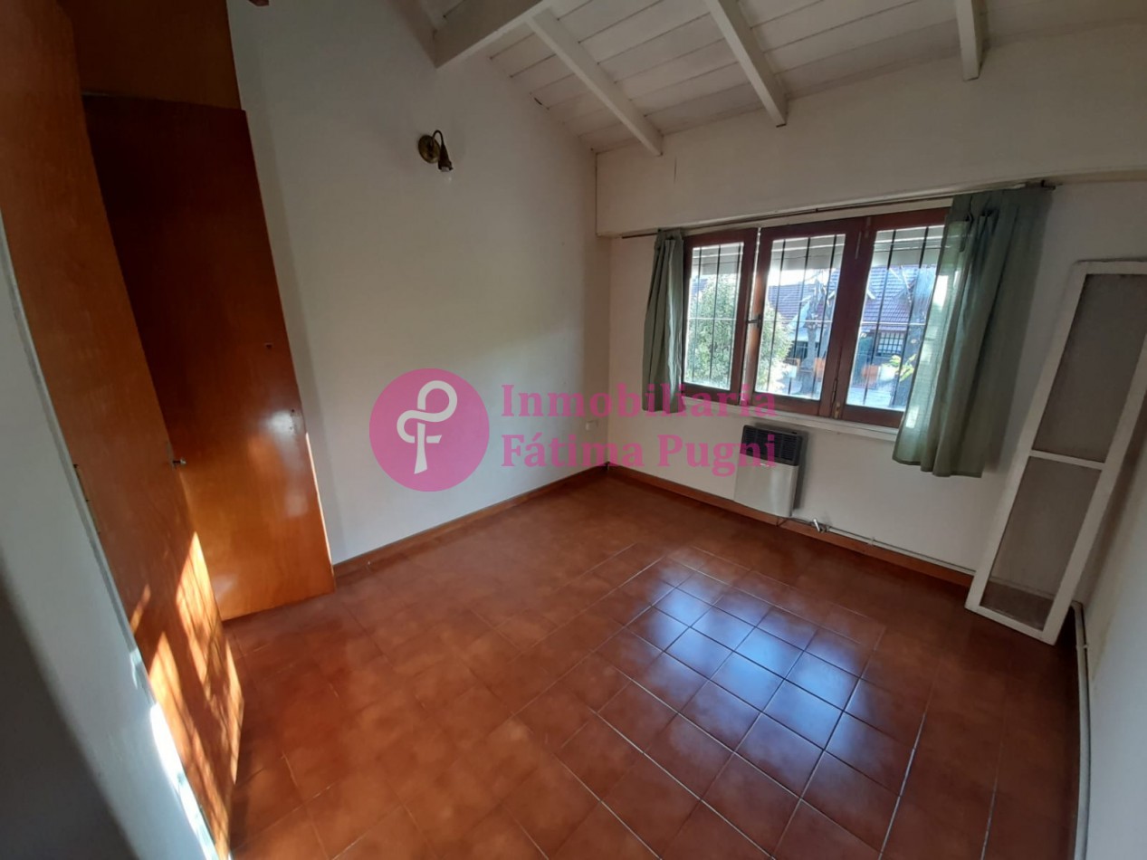Don Bosco al 200. Solido chalet 3 amb con dependencia, garage y patio con quincho
