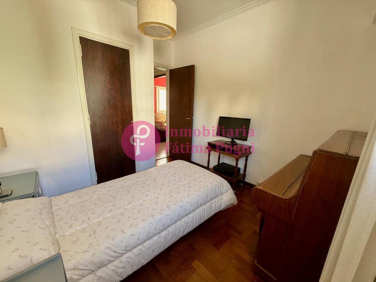 Semipiso 3 ambientes con dependencia de servicio - contrafrente- Muy luminoso, buen estado