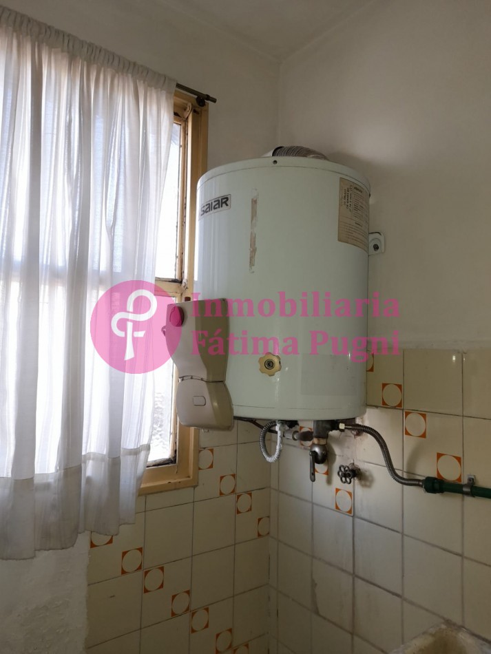 Alquiler 24 m- 11 de Septiembre y Salta - Departamento 3 ambientes a la calle con balcon. Sin muebles