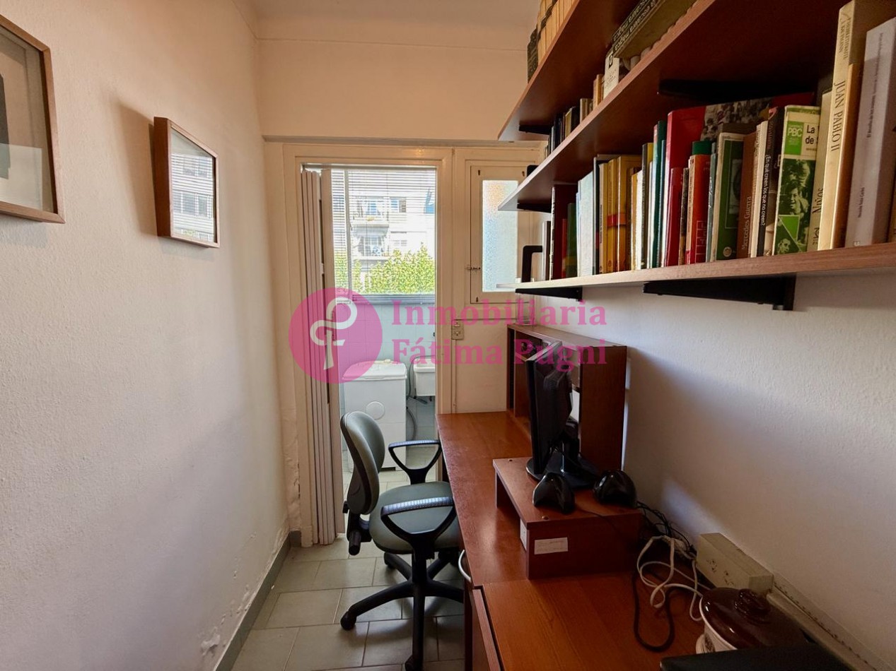 Semipiso 3 ambientes con dependencia de servicio - contrafrente- Muy luminoso, buen estado