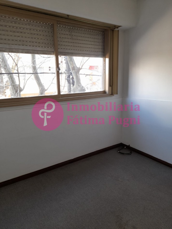 Alquiler 24 m- 11 de Septiembre y Salta - Departamento 3 ambientes a la calle con balcon. Sin muebles