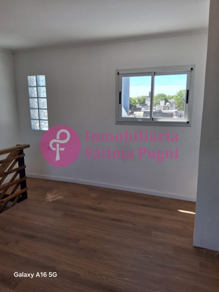 Ph 2 ambientes en duplex primer piso x escalera, a la calle- A estrenar-