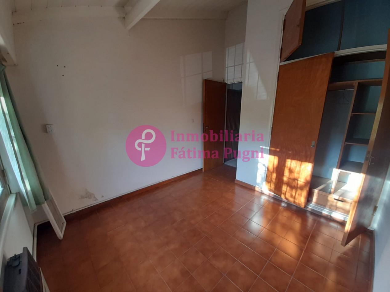 Don Bosco al 200. Solido chalet 3 amb con dependencia, garage y patio con quincho
