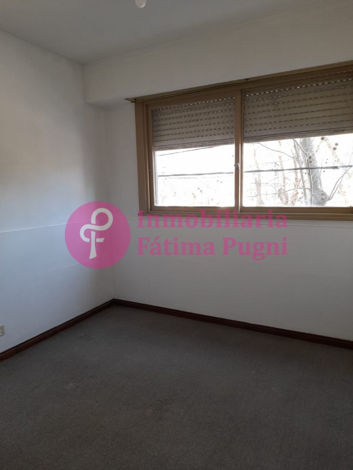 Alquiler 24 m- 11 de Septiembre y Salta - Departamento 3 ambientes a la calle con balcon. Sin muebles