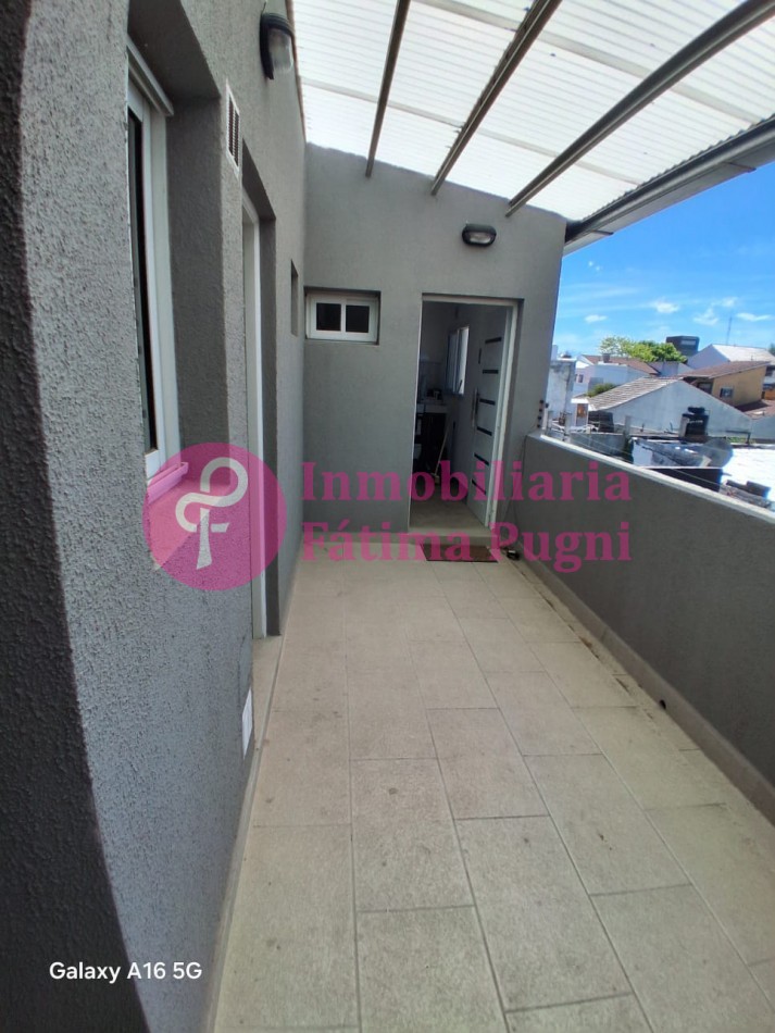 Ph 2 ambientes en duplex primer piso x escalera, a la calle- A estrenar-