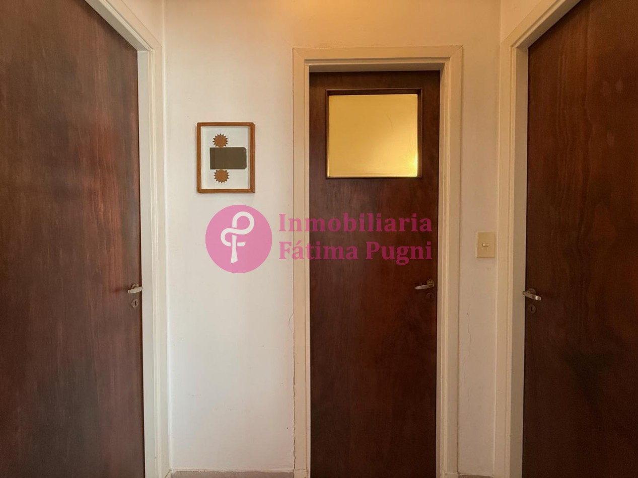 Semipiso 3 ambientes con dependencia de servicio - contrafrente- Muy luminoso, buen estado