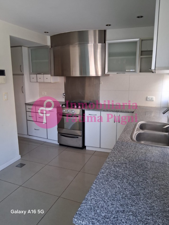 Piso 4 ambientes con cochera, amoblado. Avenida Colon 1105