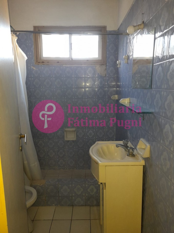 Alquiler 24 m- 11 de Septiembre y Salta - Departamento 3 ambientes a la calle con balcon. Sin muebles