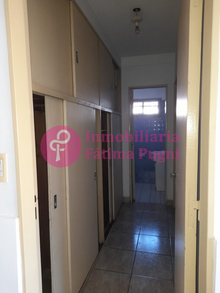 Alquiler 24 m- 11 de Septiembre y Salta - Departamento 3 ambientes a la calle con balcon. Sin muebles